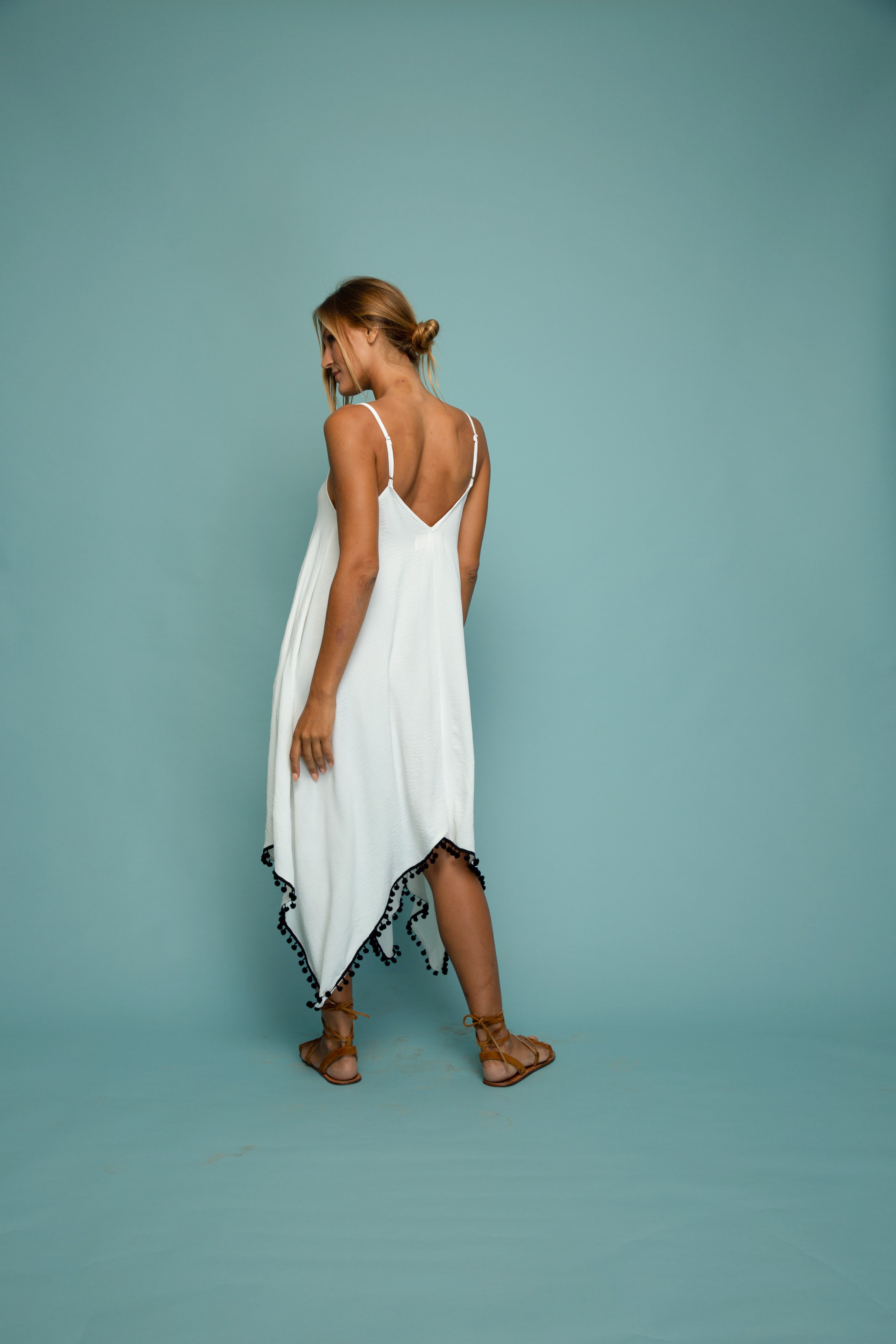 VESTIDO CON POMPONES
